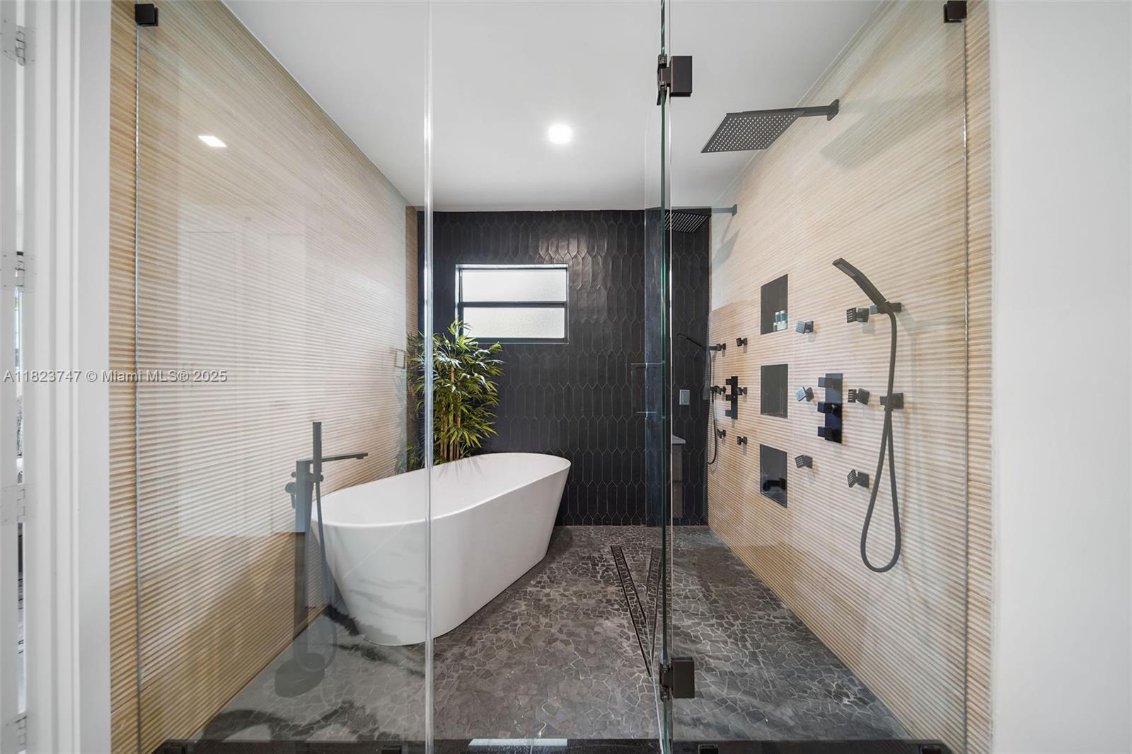 11530 NE 7th Ave Biscayne Park, FL 33161