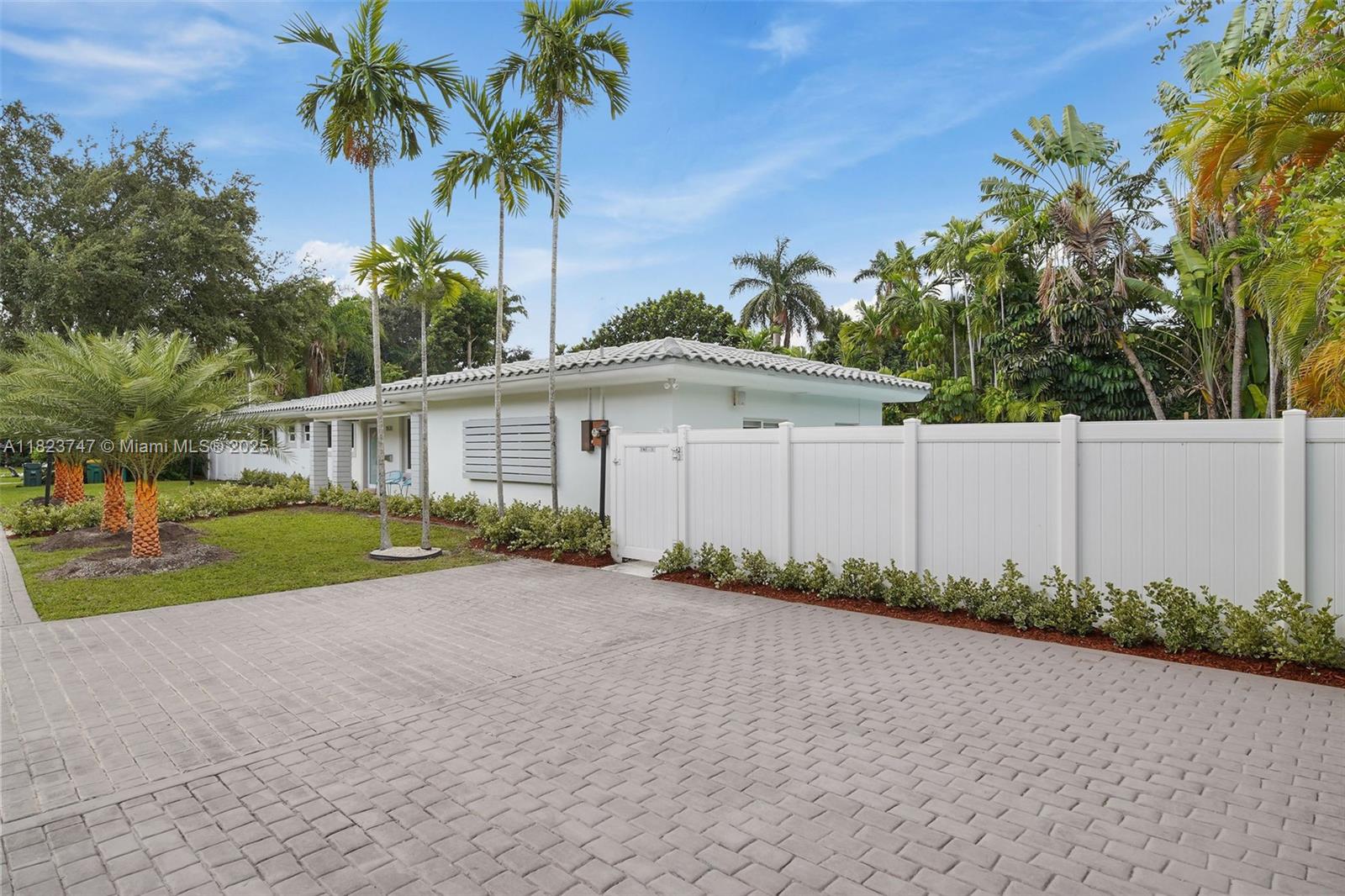 11530 NE 7th Ave Biscayne Park, FL 33161