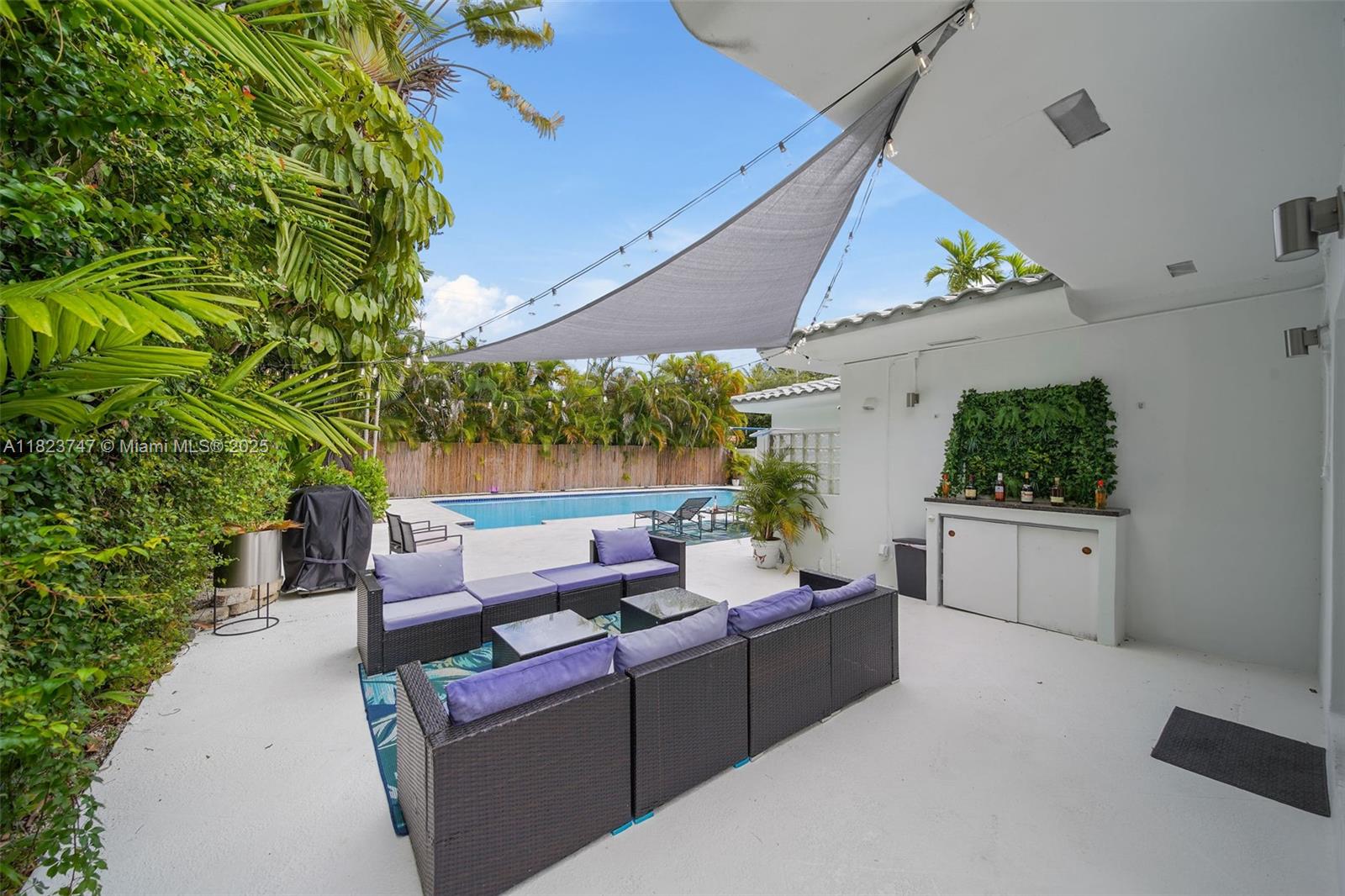 11530 NE 7th Ave Biscayne Park, FL 33161