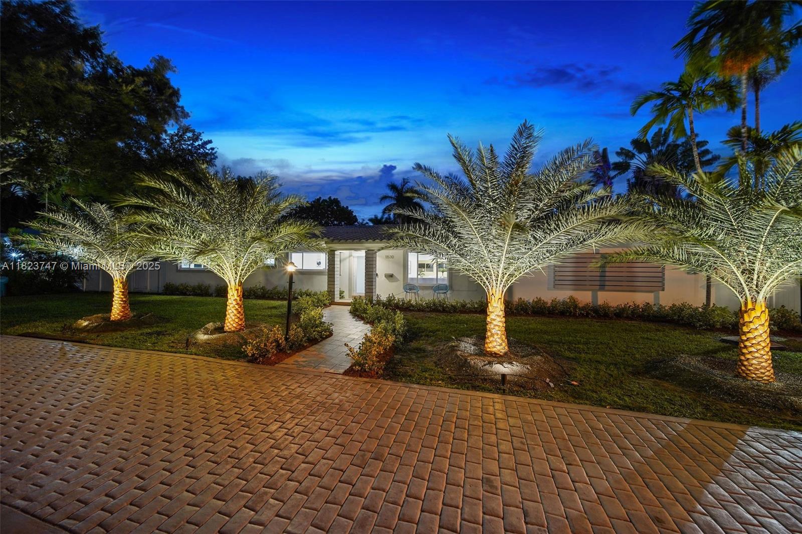 11530 NE 7th Ave Biscayne Park, FL 33161