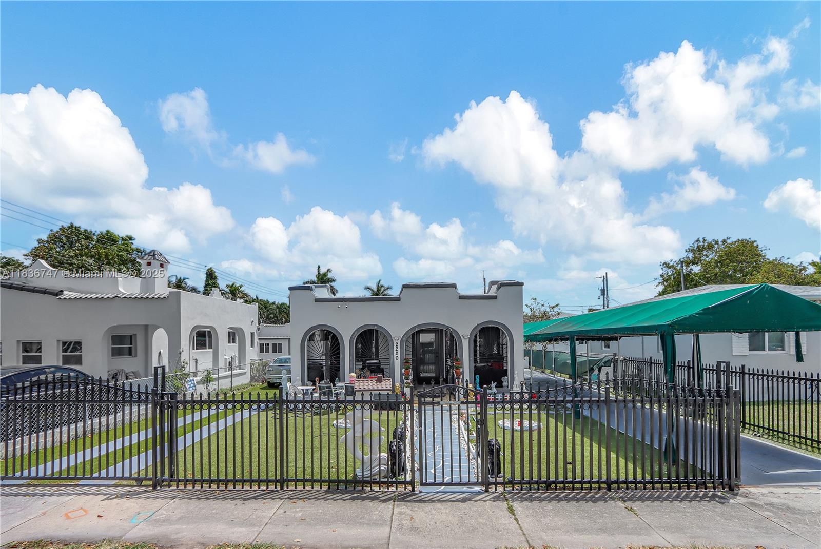 2220 SW 12th St
