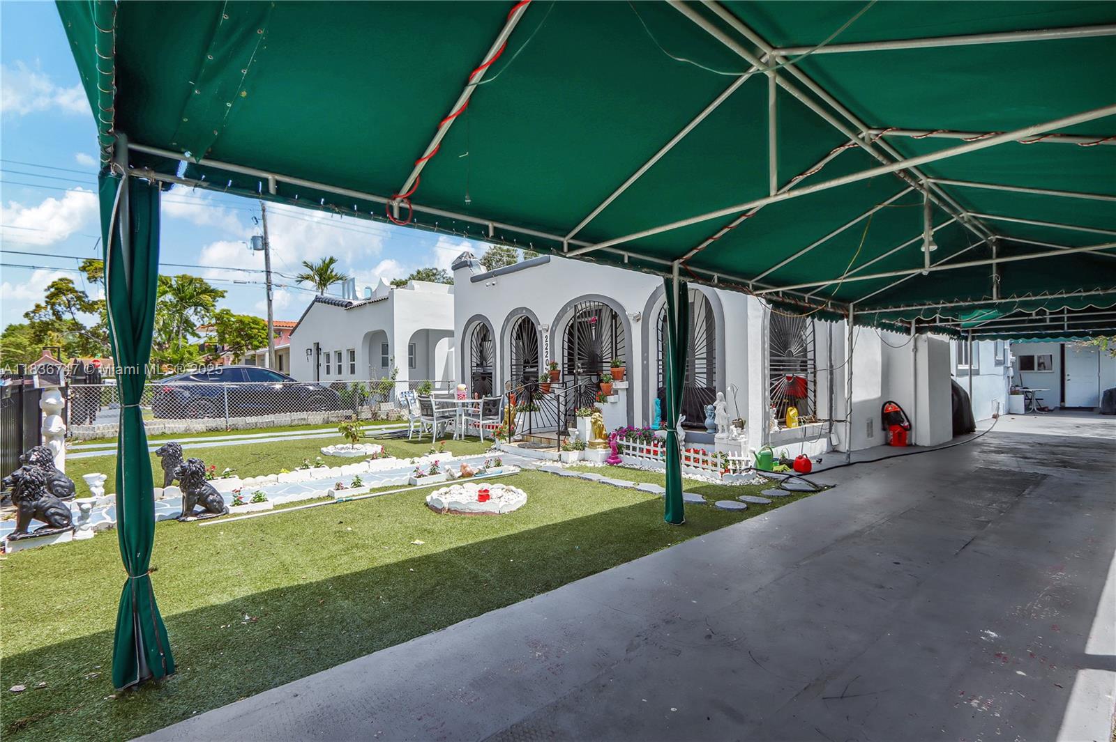 2220 SW 12th St Miami, FL 33135