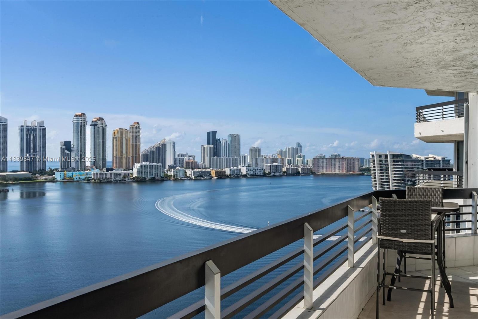 3530 Mystic Pointe Dr #2014