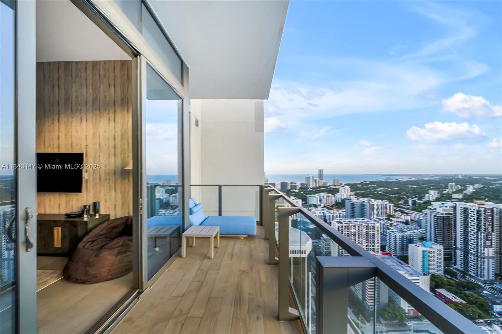 image Rise Condo6