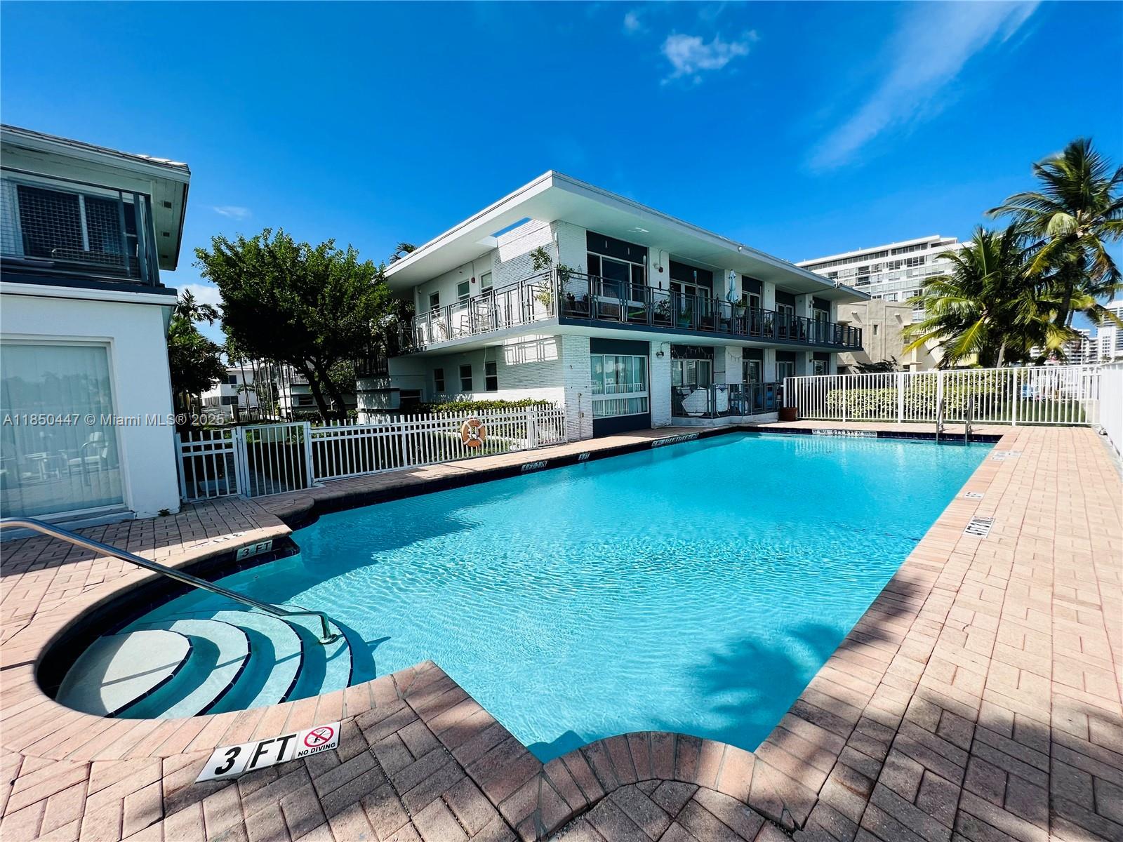 946 Bay Dr #11
