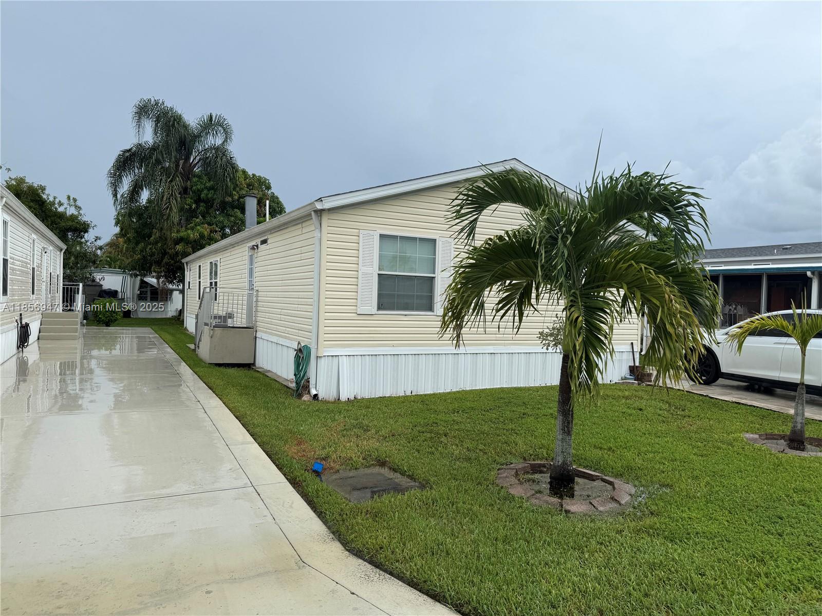 3041 W Marina Dr