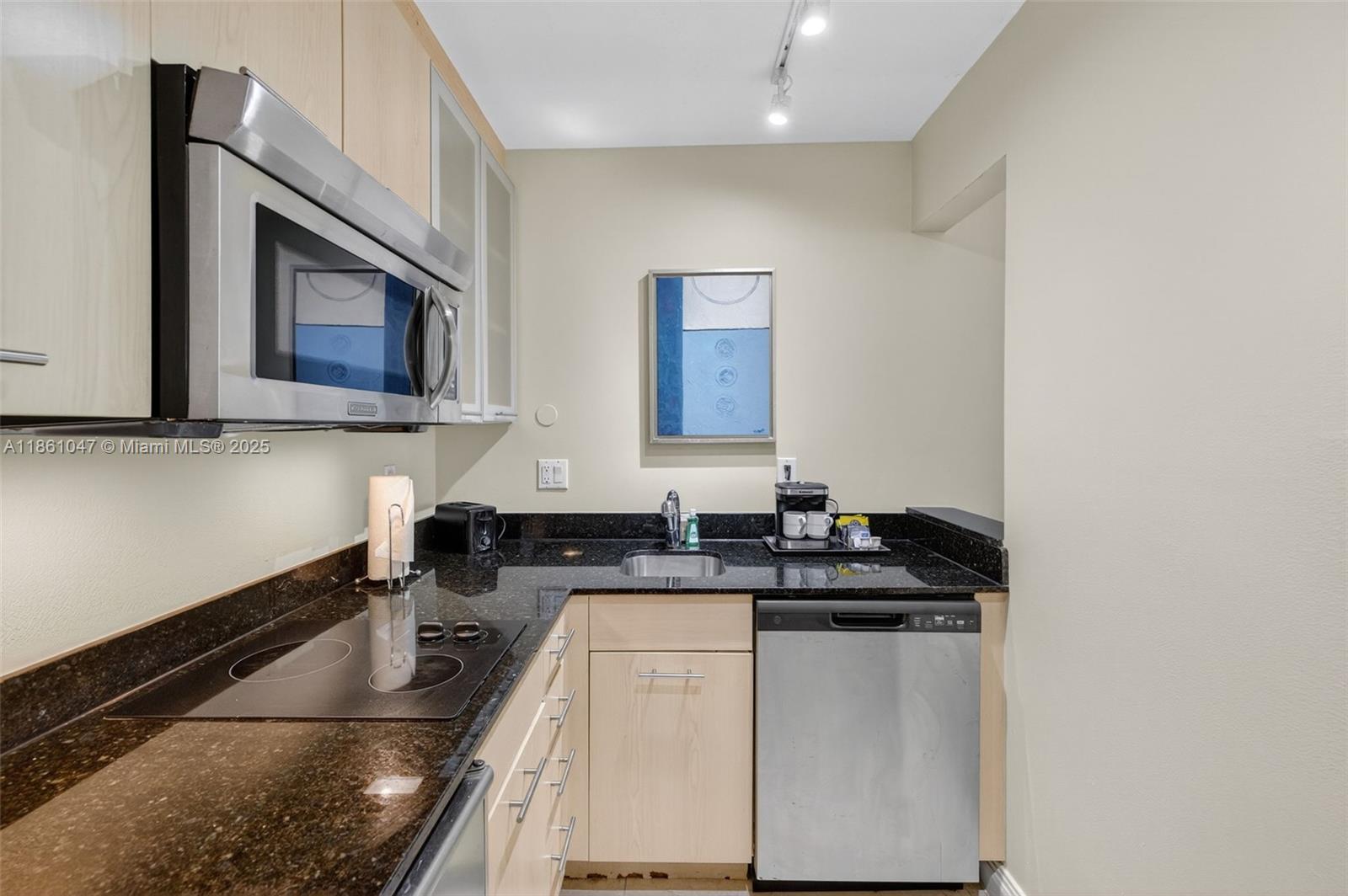 2670 E Sunrise Blvd #1005 Fort Lauderdale, FL 33304 2670 E Sunrise Blvd #1005 Fort Lauderdale, FL 33304
