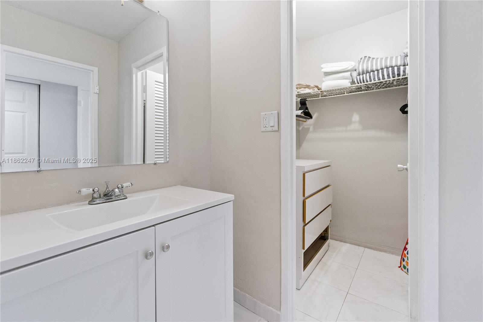 image THE DECOPLAGE CONDO10