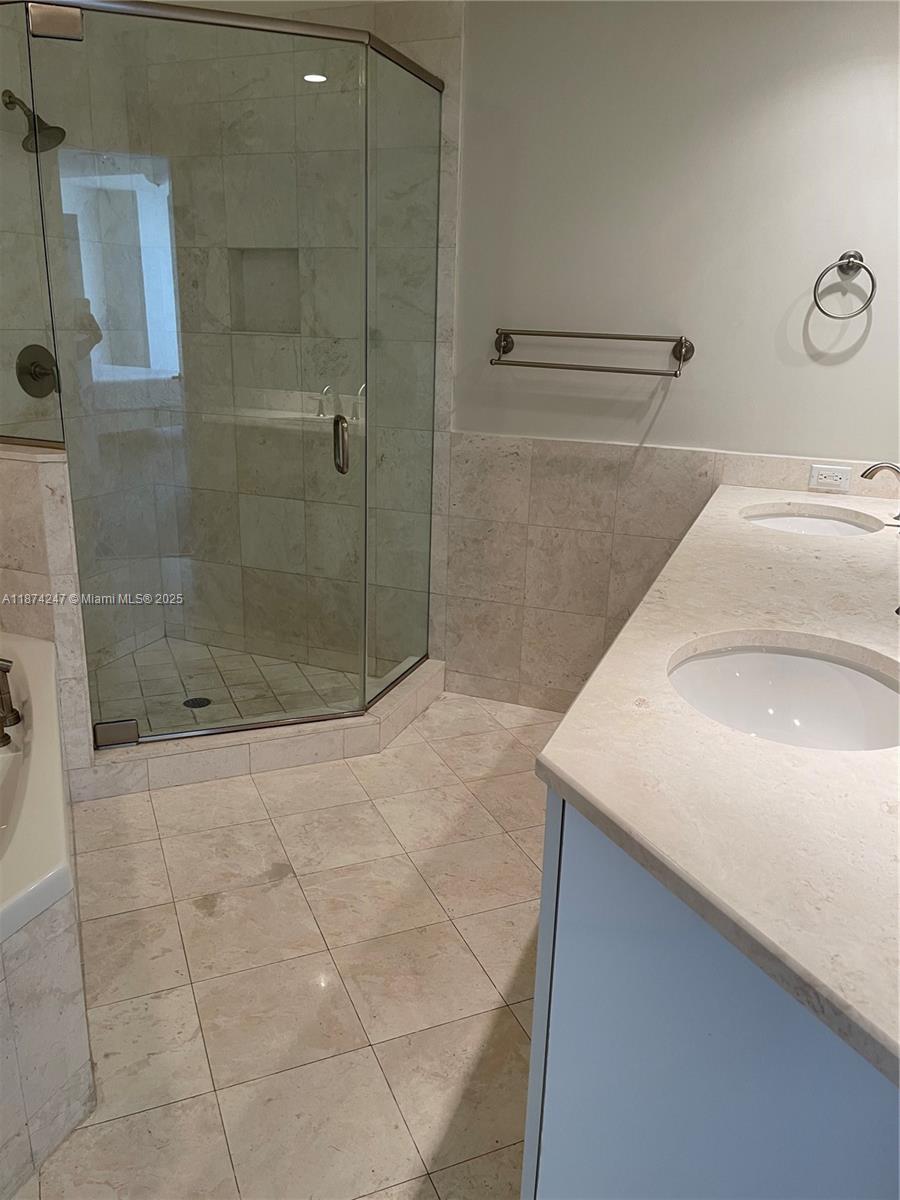 image Carbonell Condo10