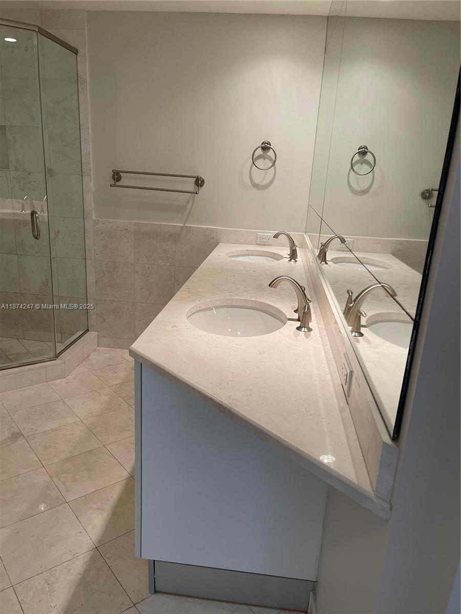 image Carbonell Condo11