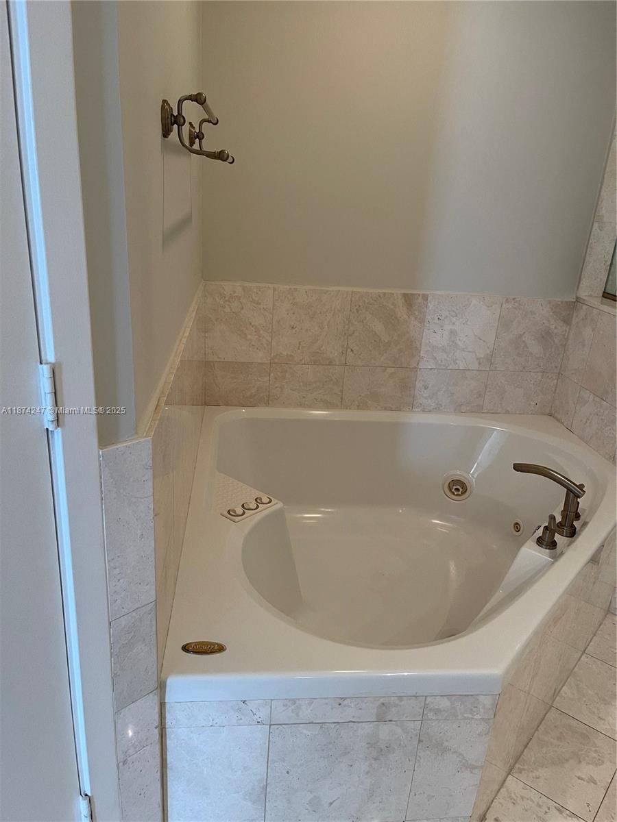 image Carbonell Condo14
