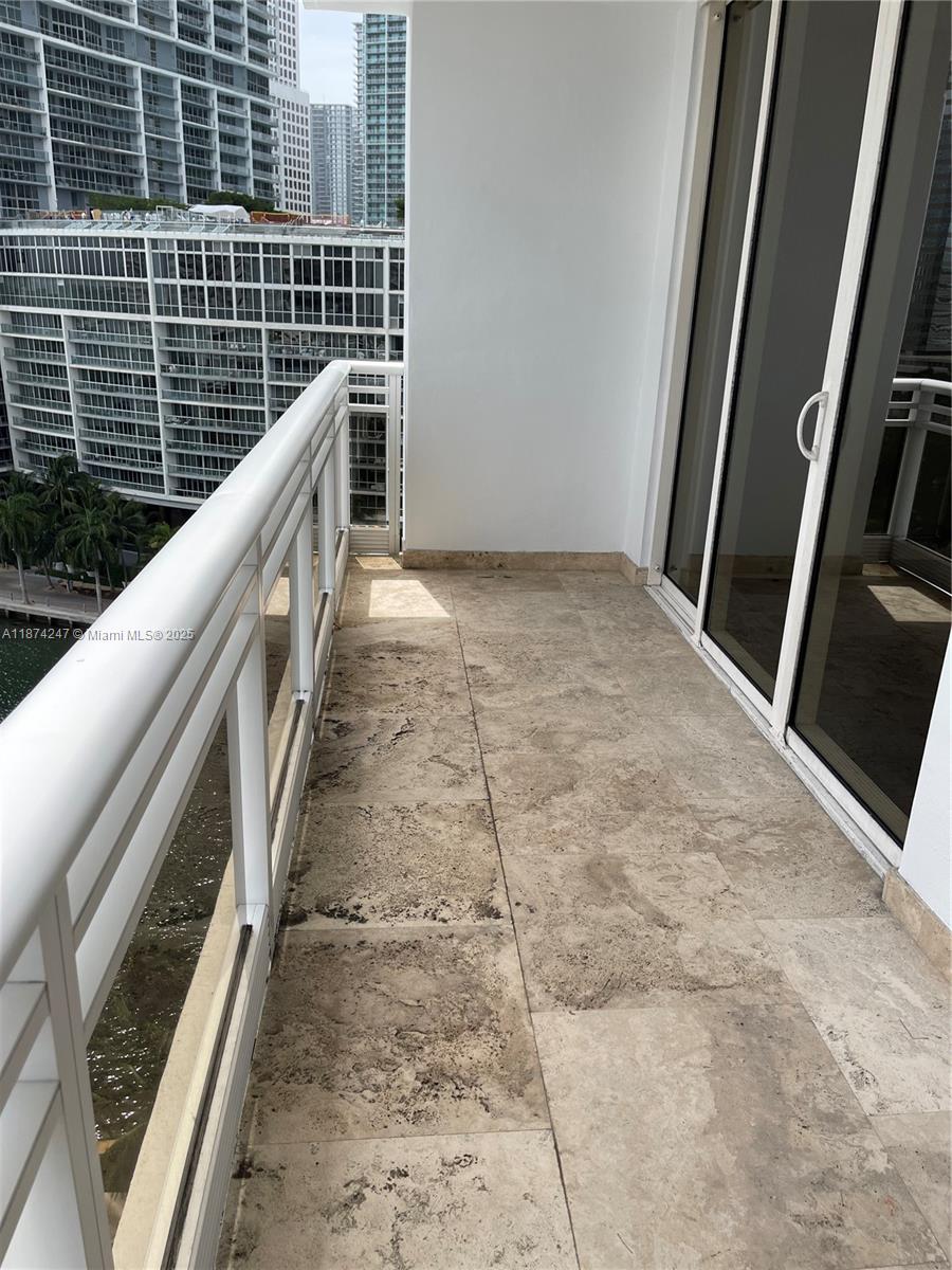 image Carbonell Condo17