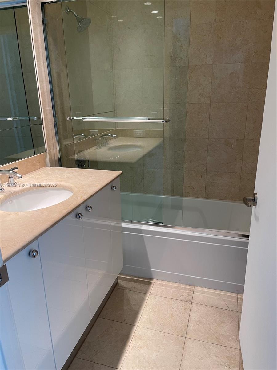 image Carbonell Condo22