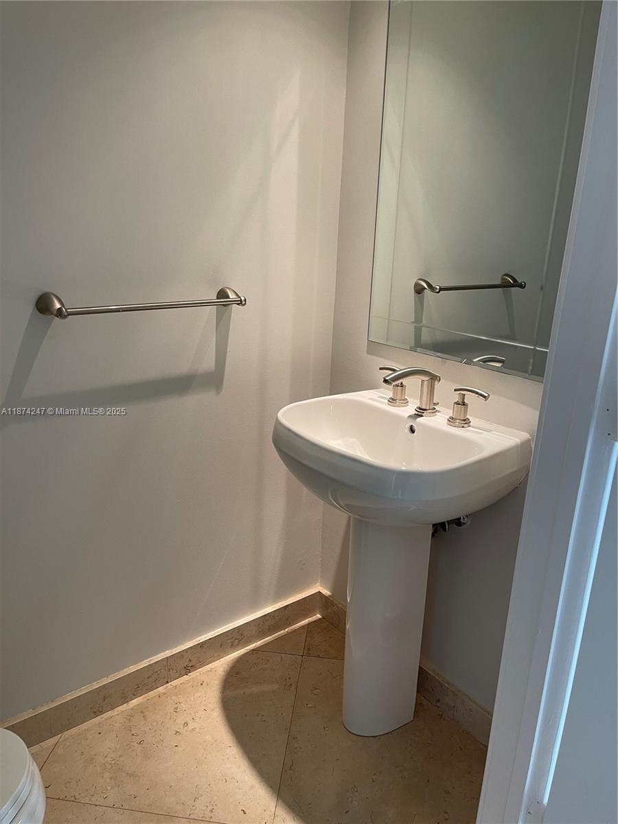 image Carbonell Condo8