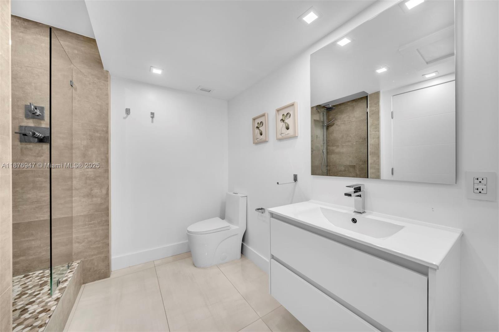 image Roney Palace Condo9