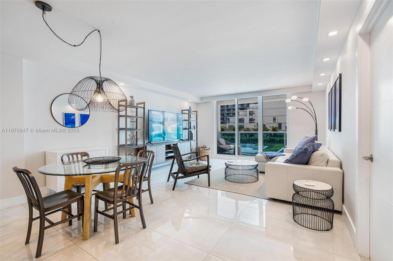 image Roney Palace Condo2