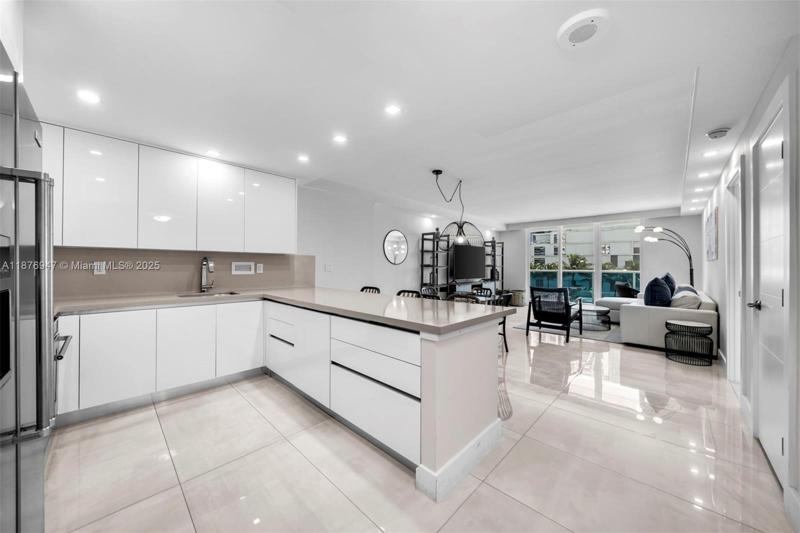 image Roney Palace Condo3