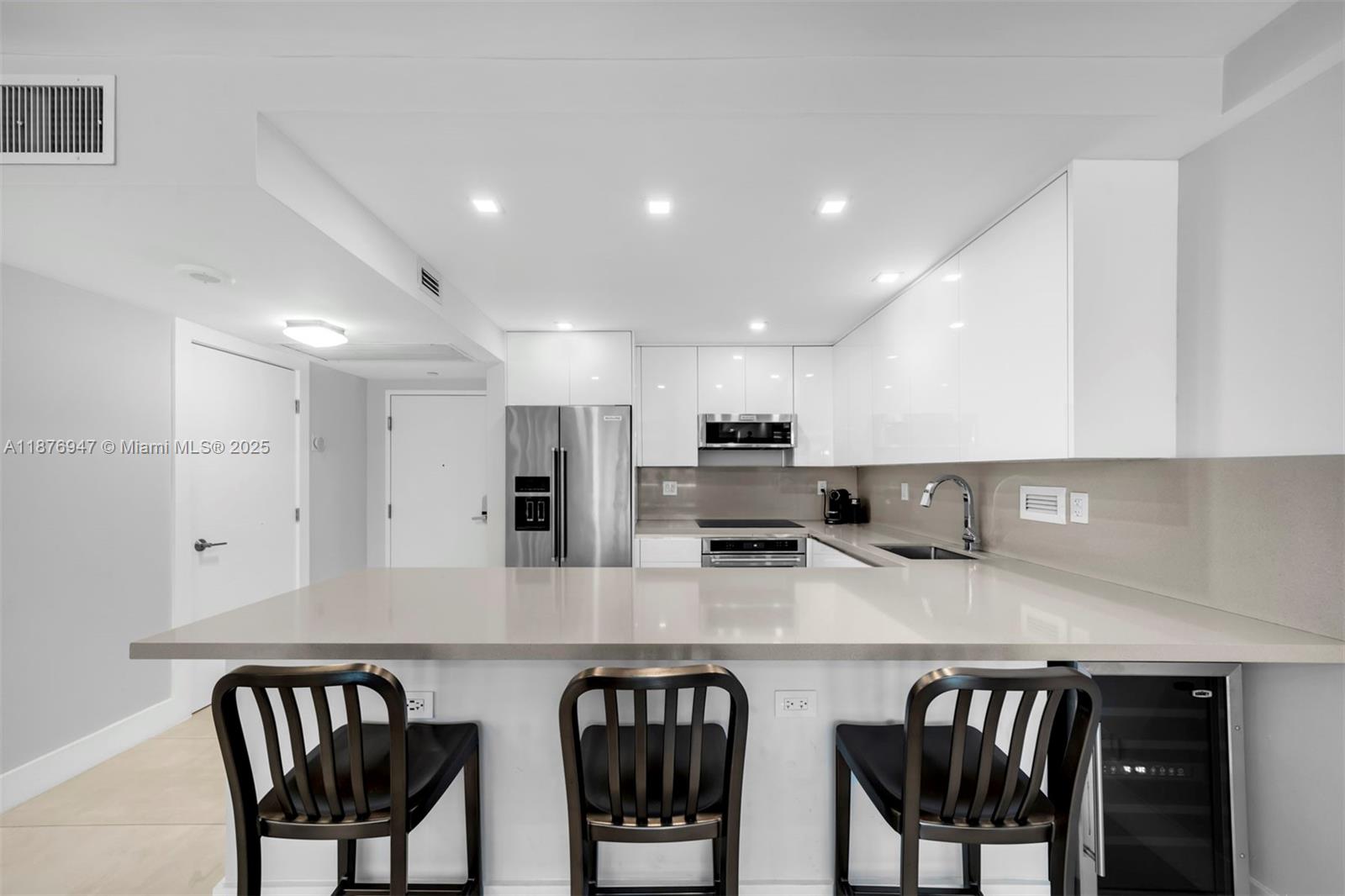 image Roney Palace Condo4