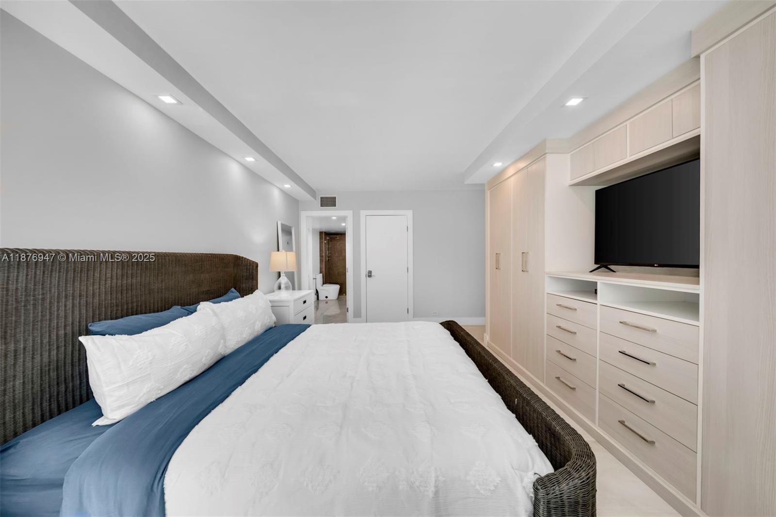 image Roney Palace Condo7