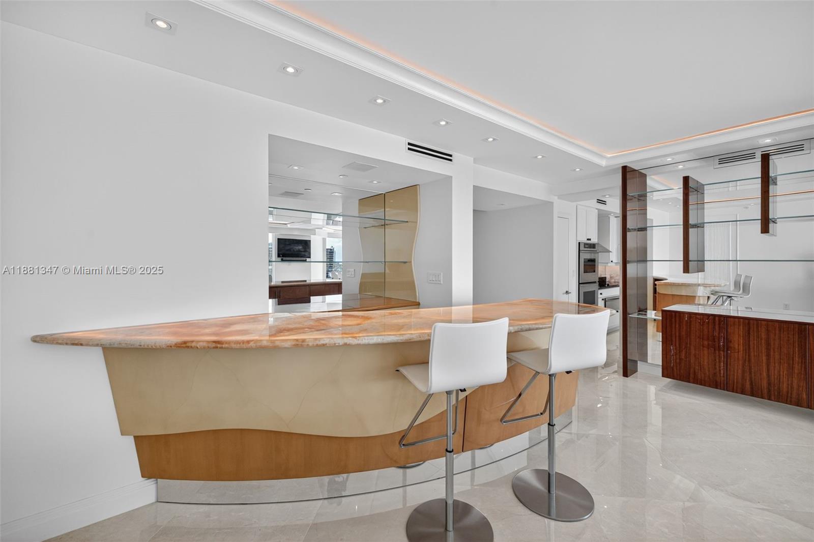 image The Peninsula Condo17