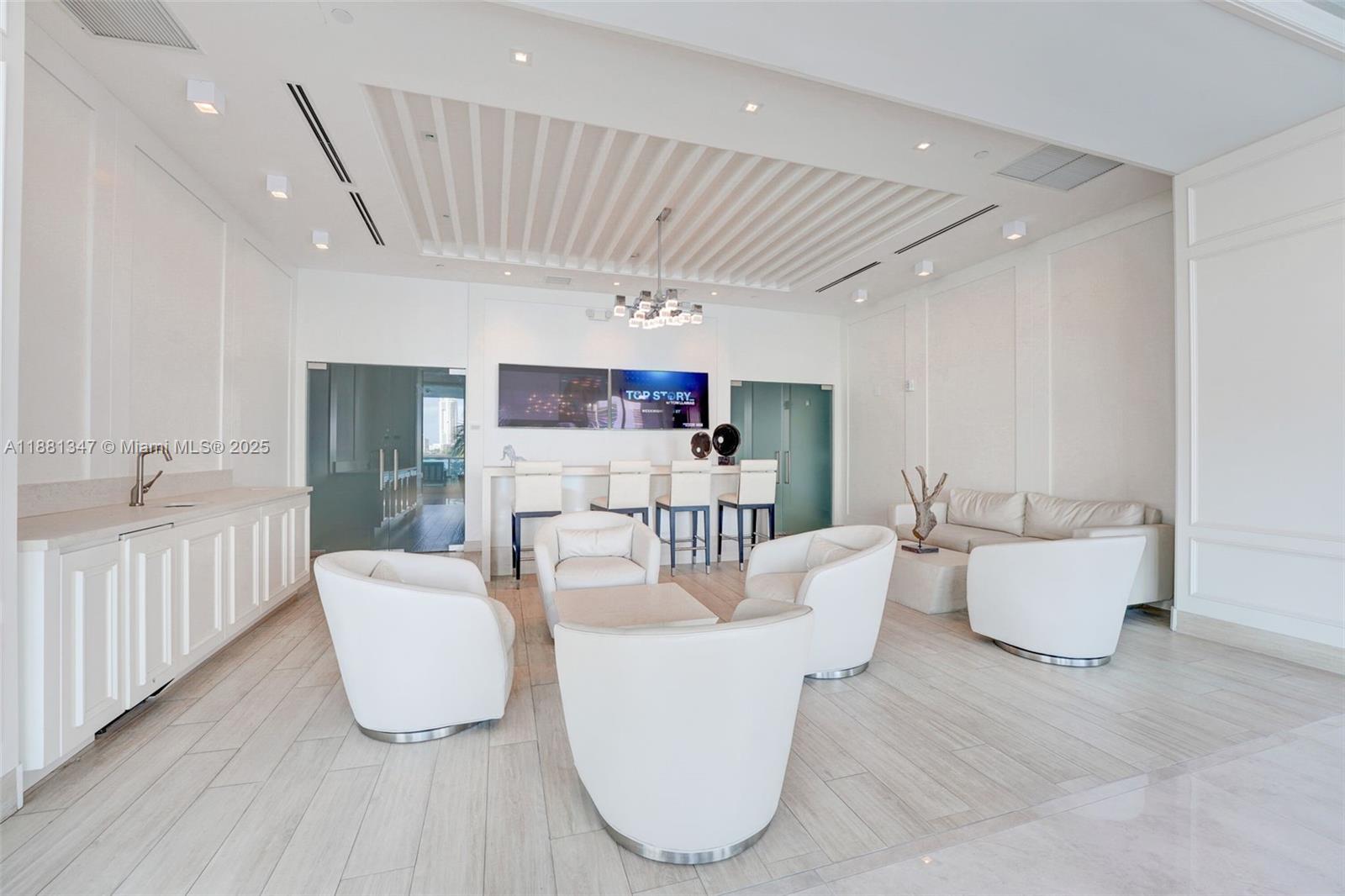 image The Peninsula Condo50