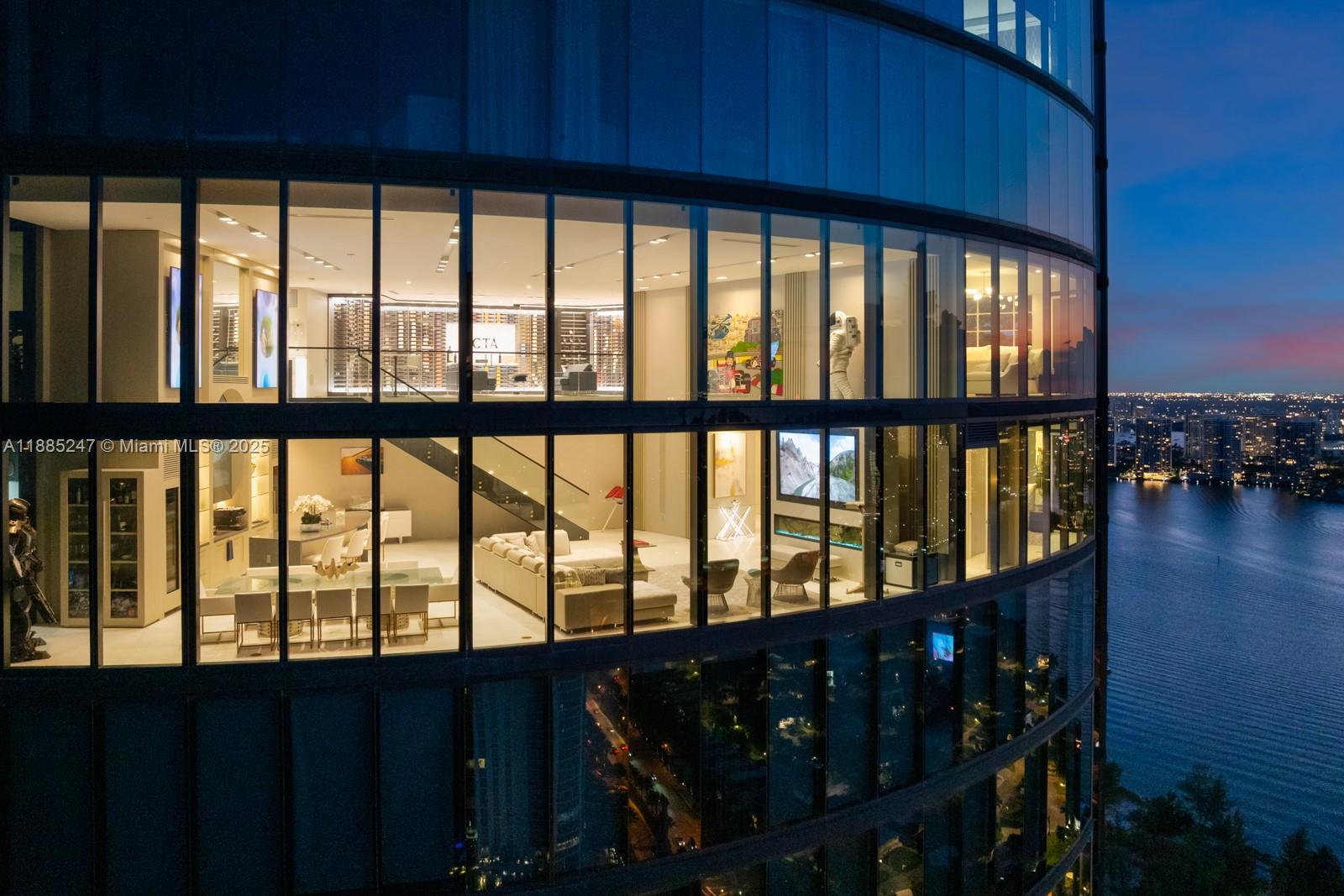 image Porsche Design Tower10