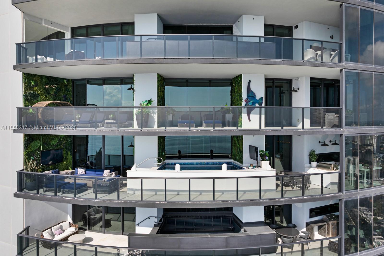 image Porsche Design Tower12