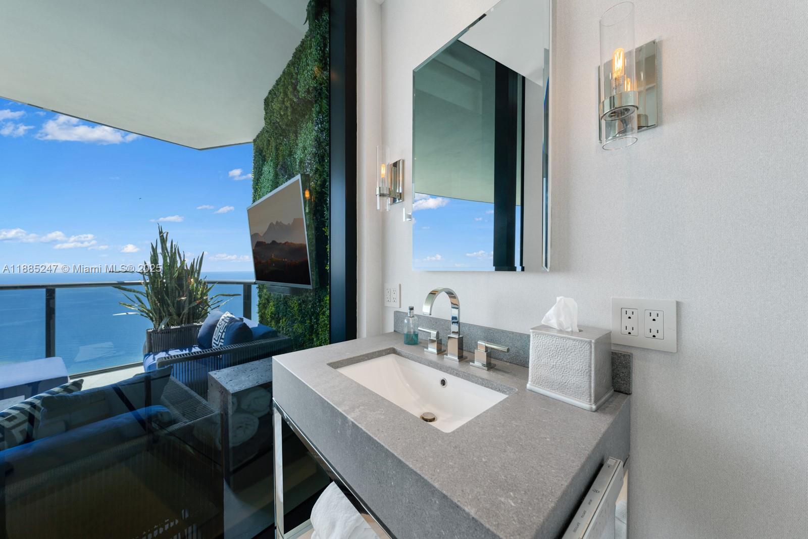 image Porsche Design Tower35