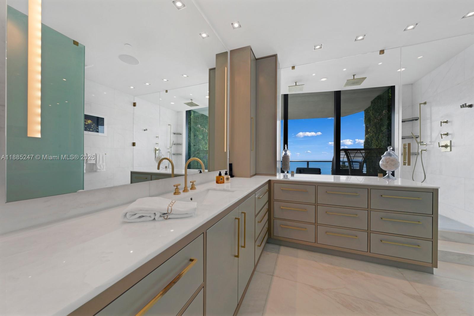 image Porsche Design Tower50