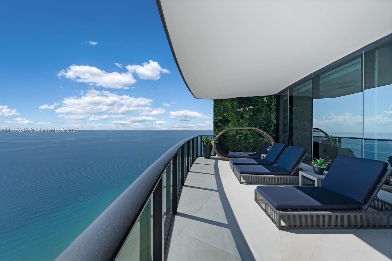 image Porsche Design Tower61