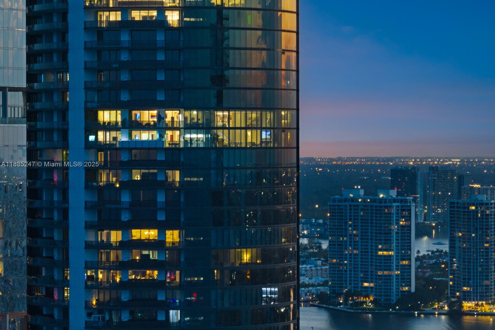 image Porsche Design Tower7