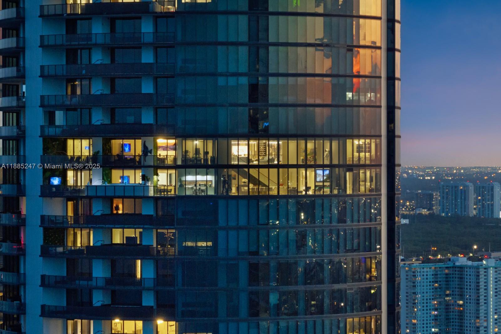 image Porsche Design Tower8