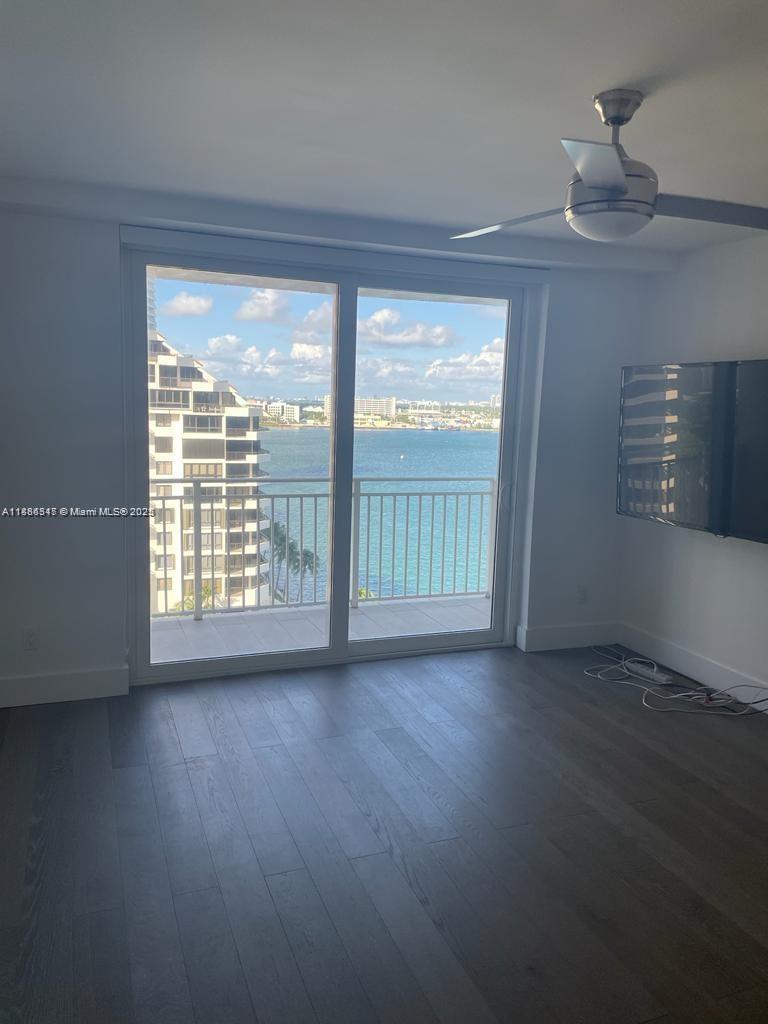 image Isola Condo1