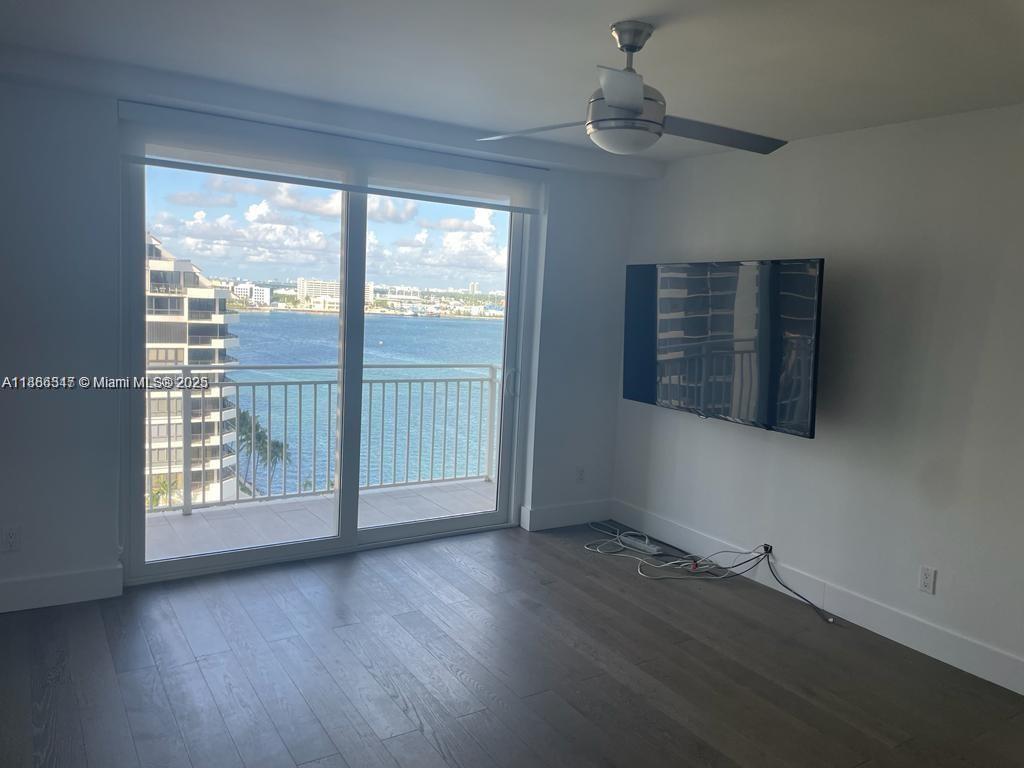 image Isola Condo2