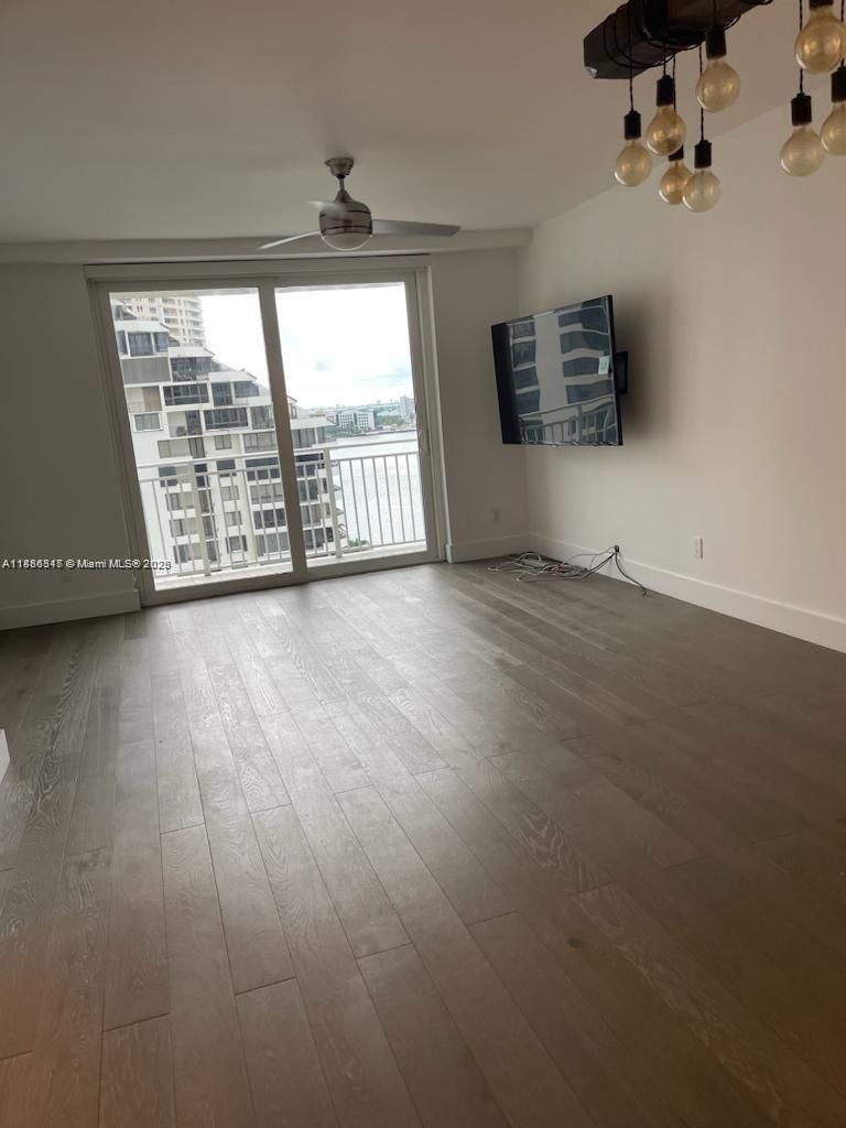 image Isola Condo3