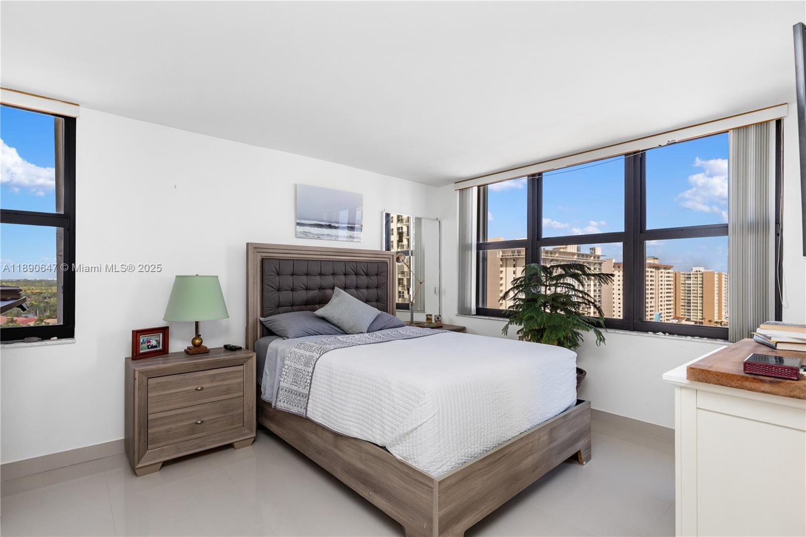 2401 S Ocean Dr #1405,Hollywood, FL 33019