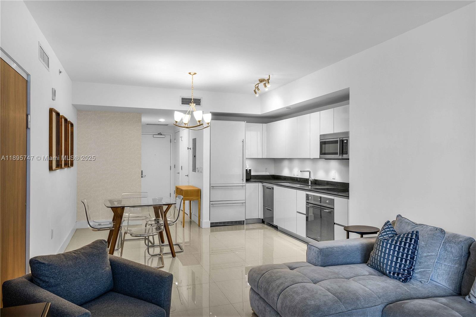 1010 Brickell Ave #3208