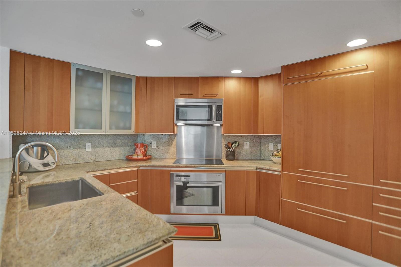 2627 S Bayshore Dr #506 Coconut Grove, FL 33133