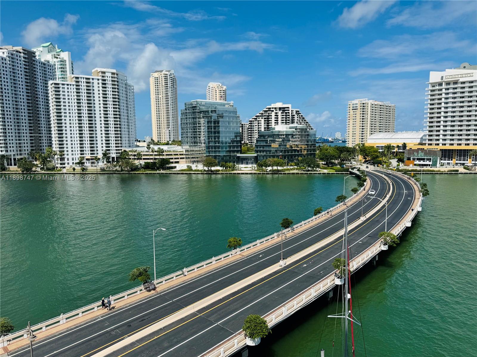 801 Brickell Bay Dr #871