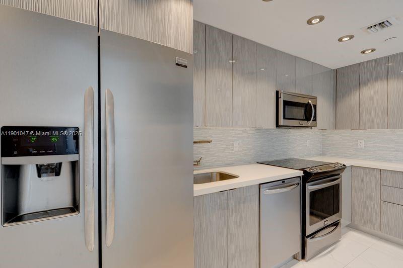 image Mirador 1000 (South Tower)12