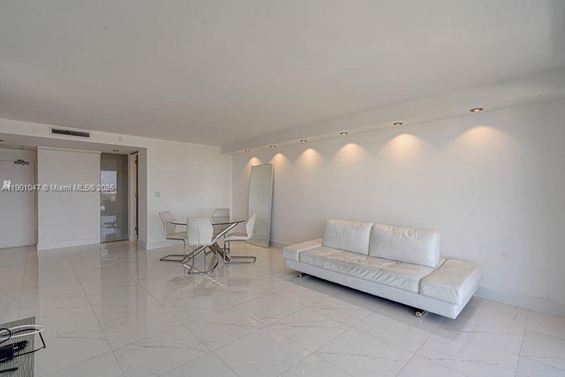 image Mirador 1000 (South Tower)16