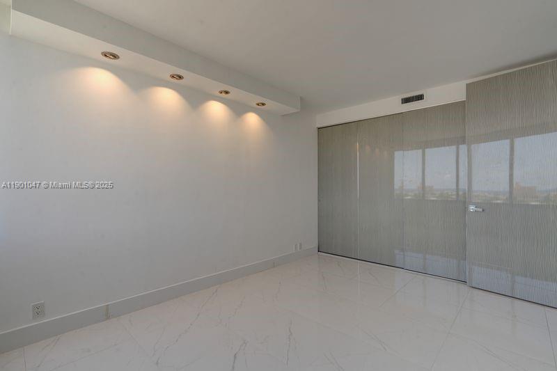 image Mirador 1000 (South Tower)17