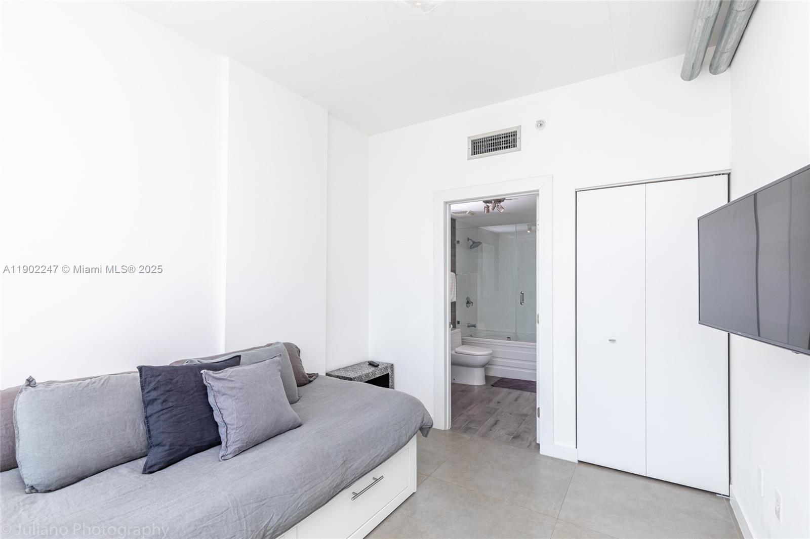 690 SW 1st Ct #PHI17 Miami, FL 33130