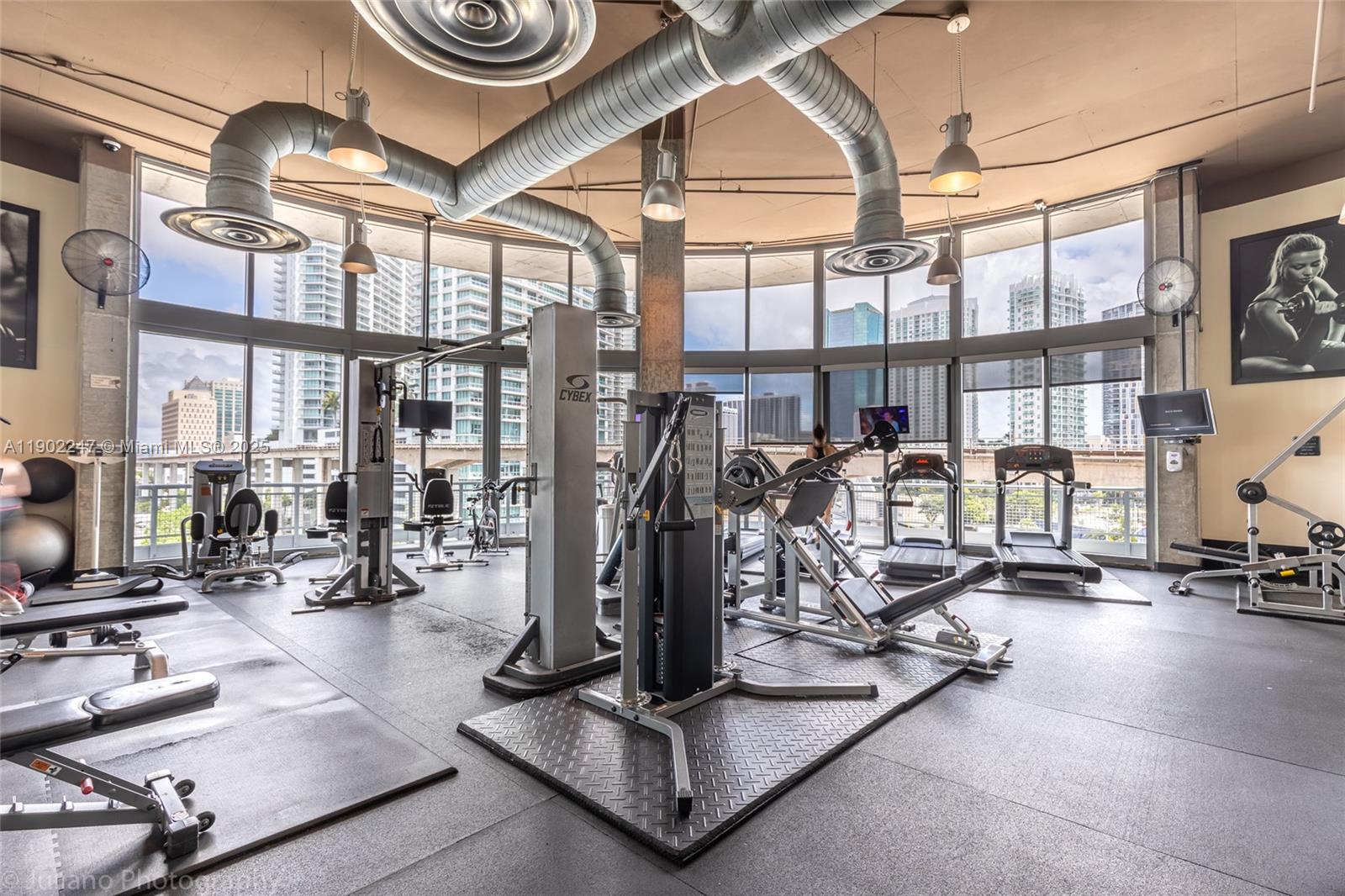 690 SW 1st Ct #PHI17 Miami, FL 33130