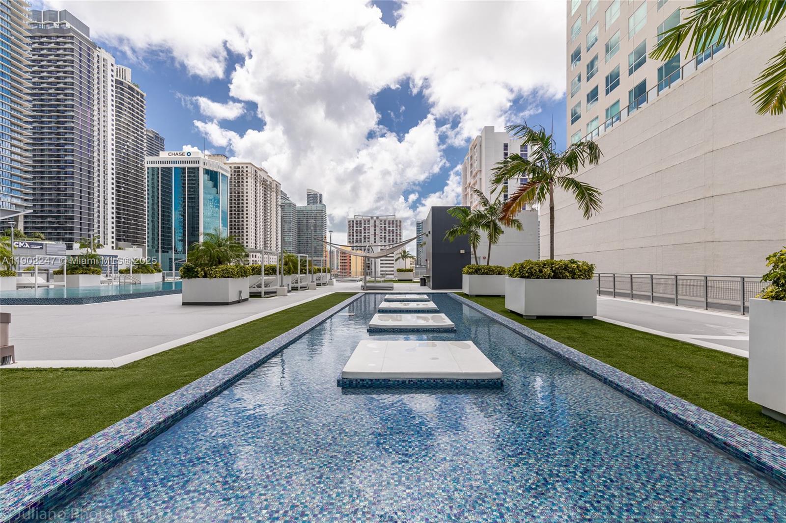 690 SW 1st Ct #PHI17 Miami, FL 33130