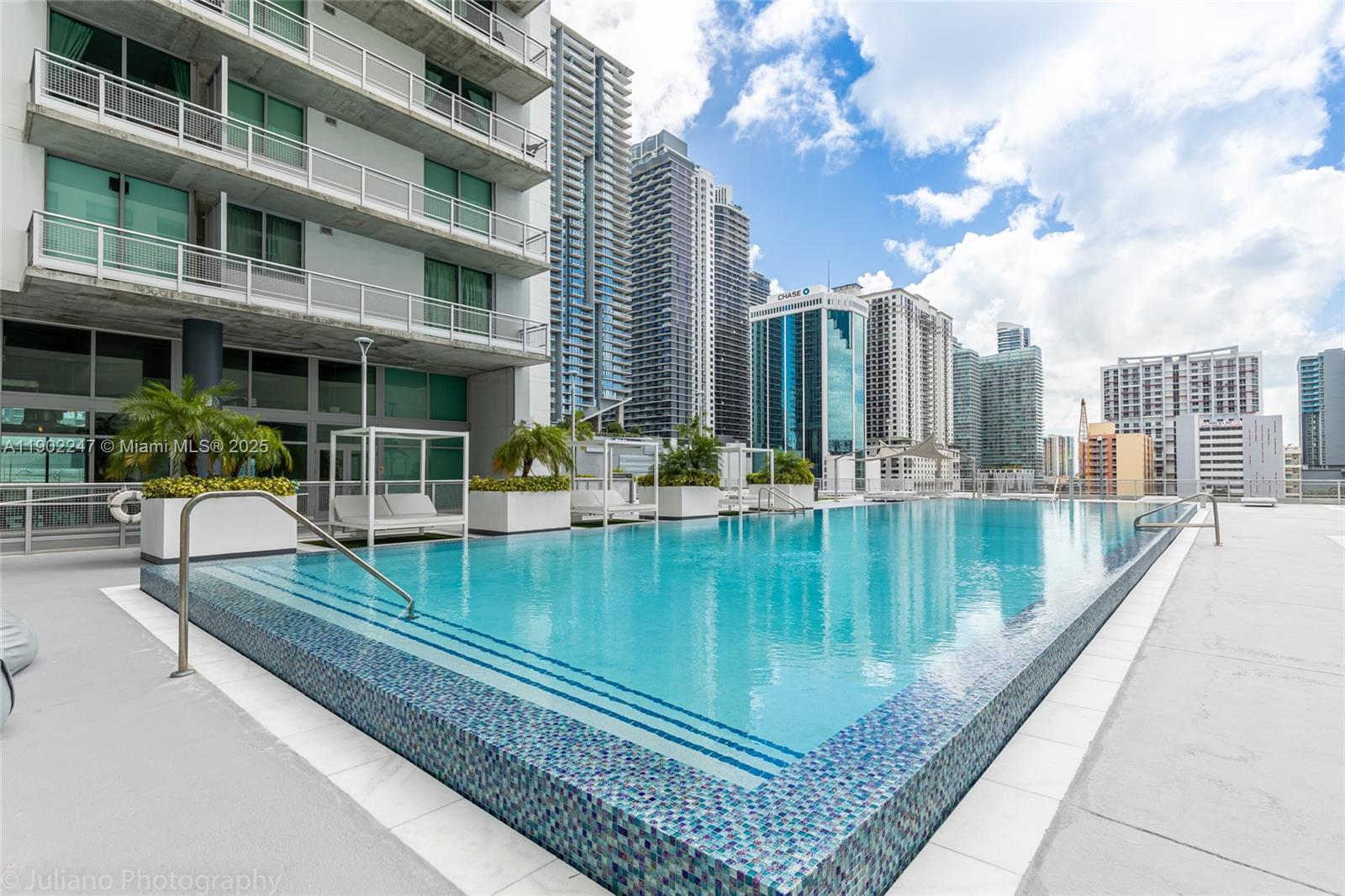 690 SW 1st Ct #PHI17 Miami, FL 33130