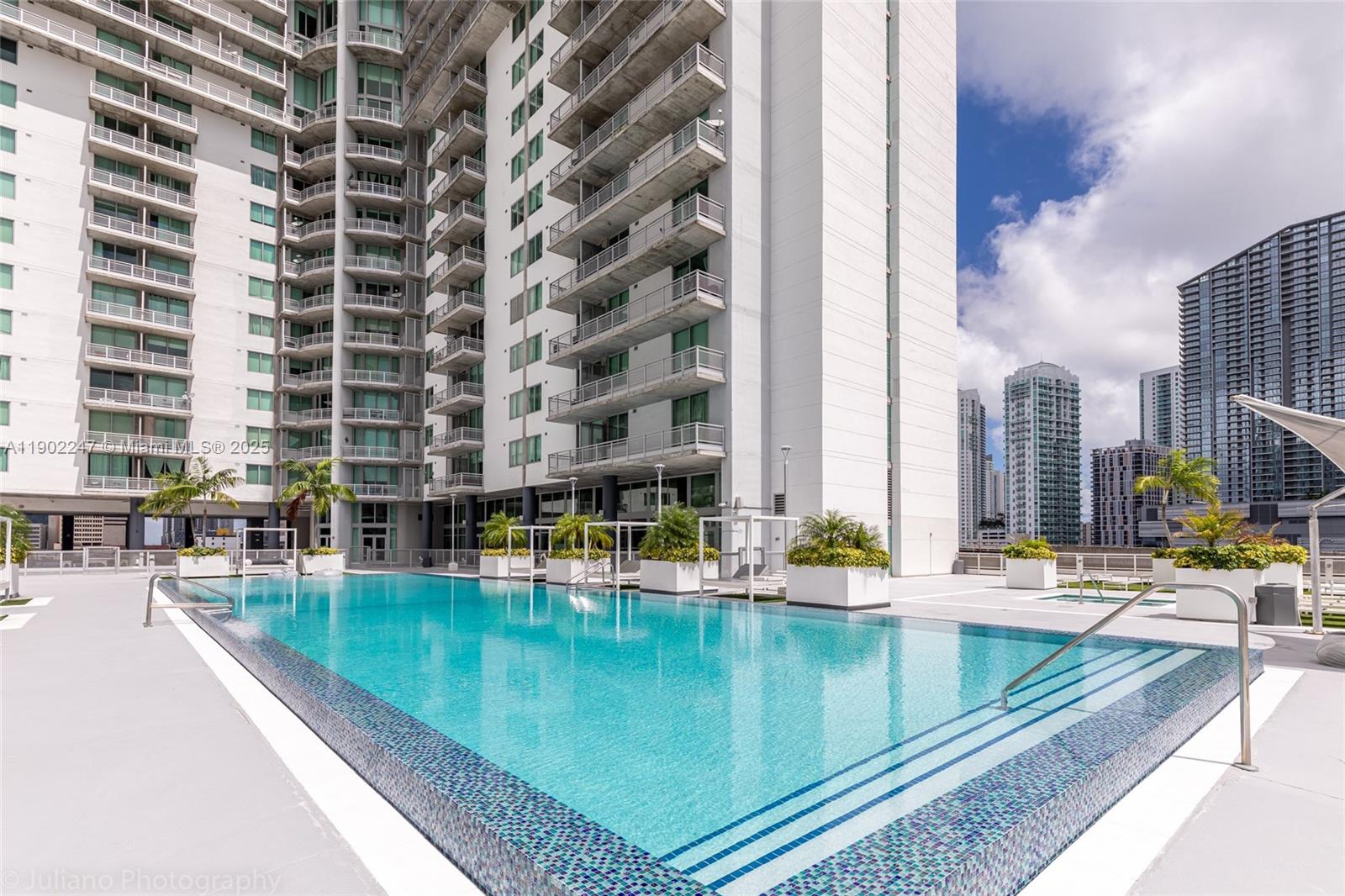 690 SW 1st Ct #PHI17 Miami, FL 33130