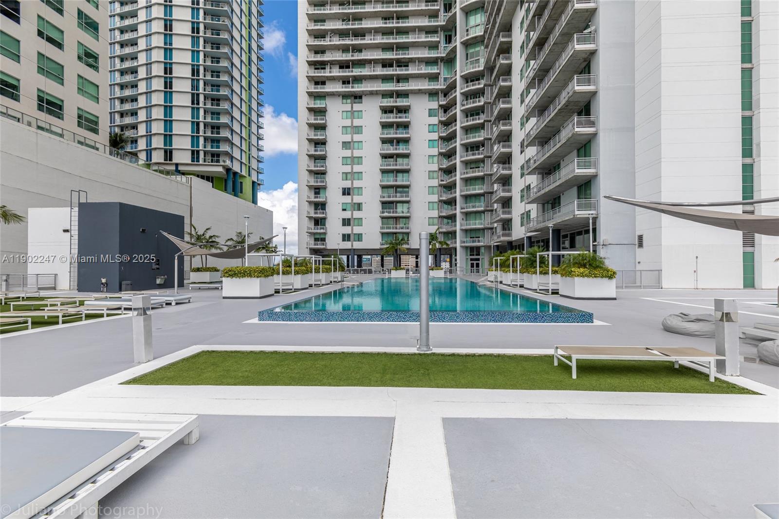 690 SW 1st Ct #PHI17 Miami, FL 33130