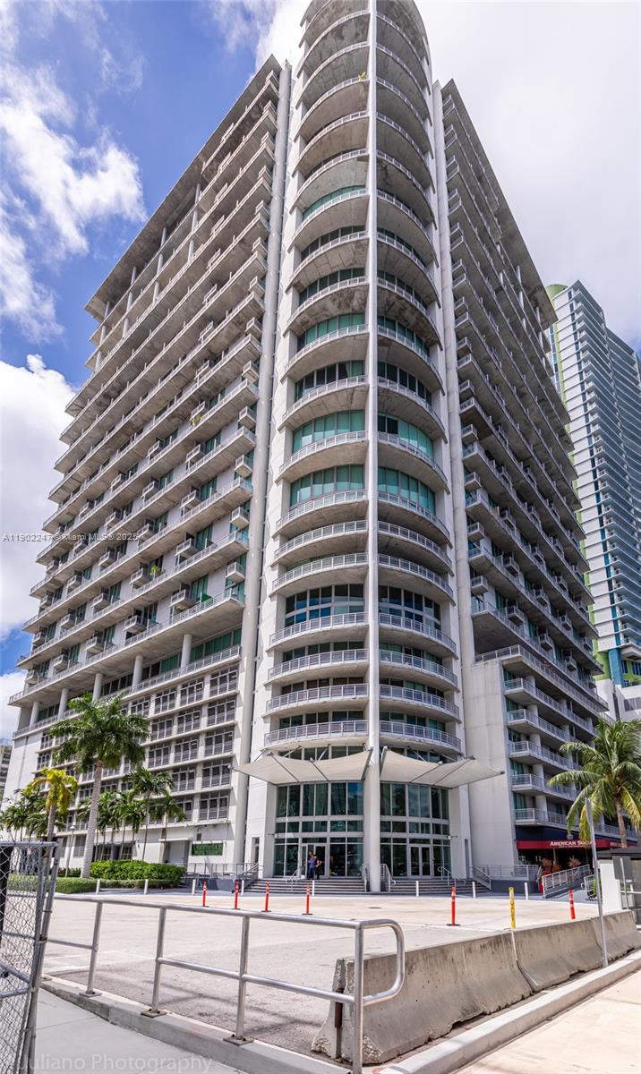 690 SW 1st Ct #PHI17 Miami, FL 33130