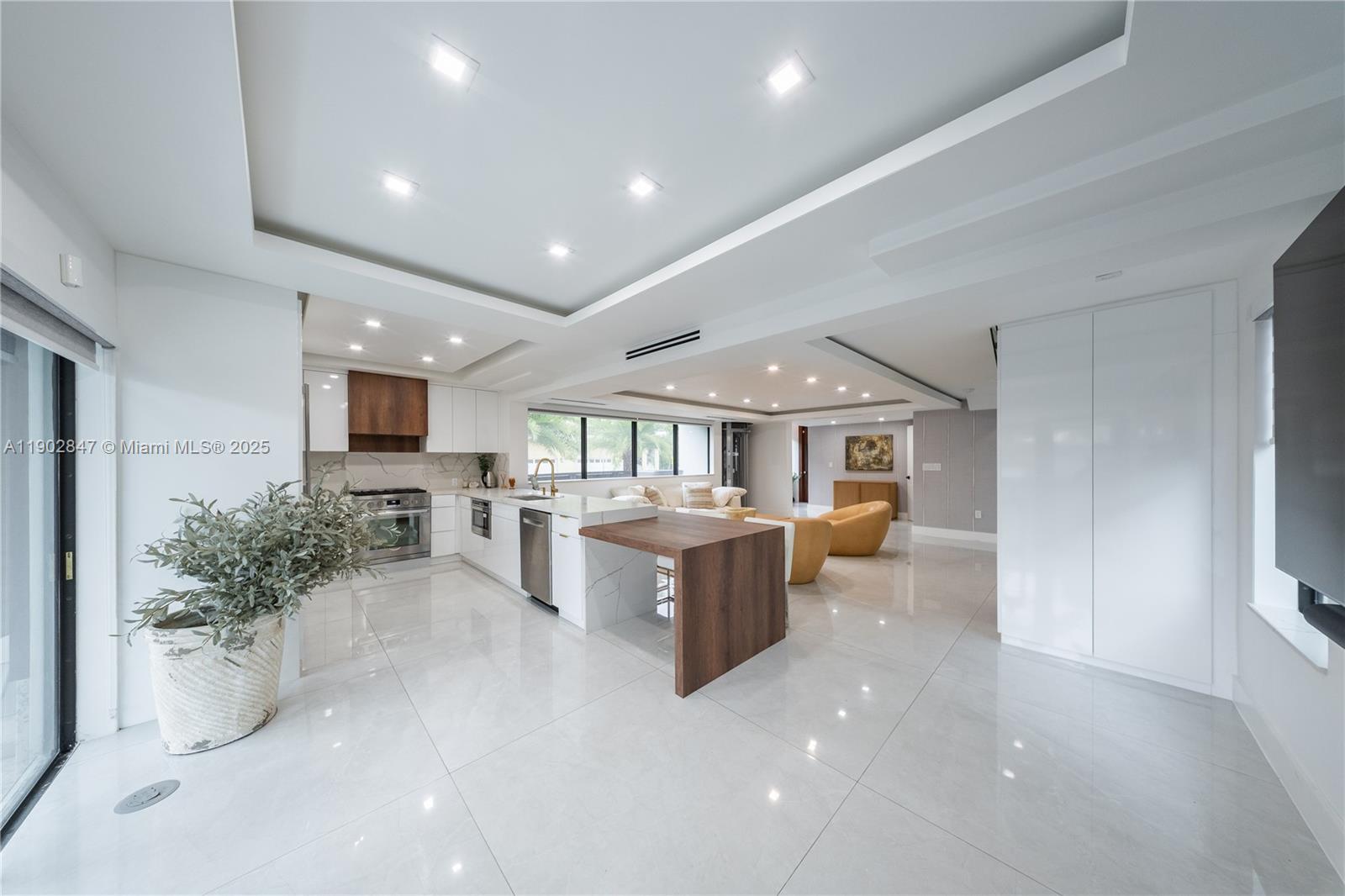 5601 N Ocean Dr Hollywood, FL 33019